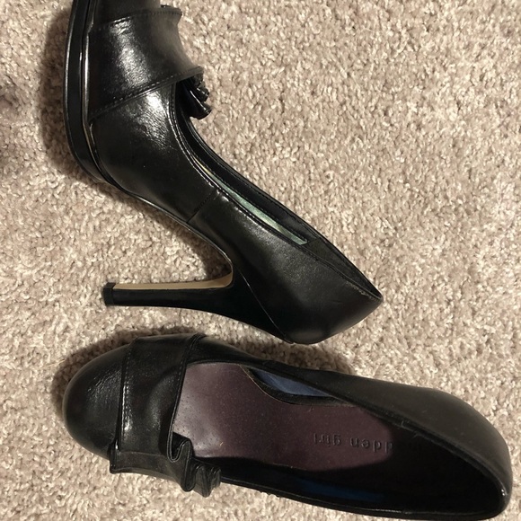 Madden Girl Black Round Toe Pumps - Picture 3 of 6